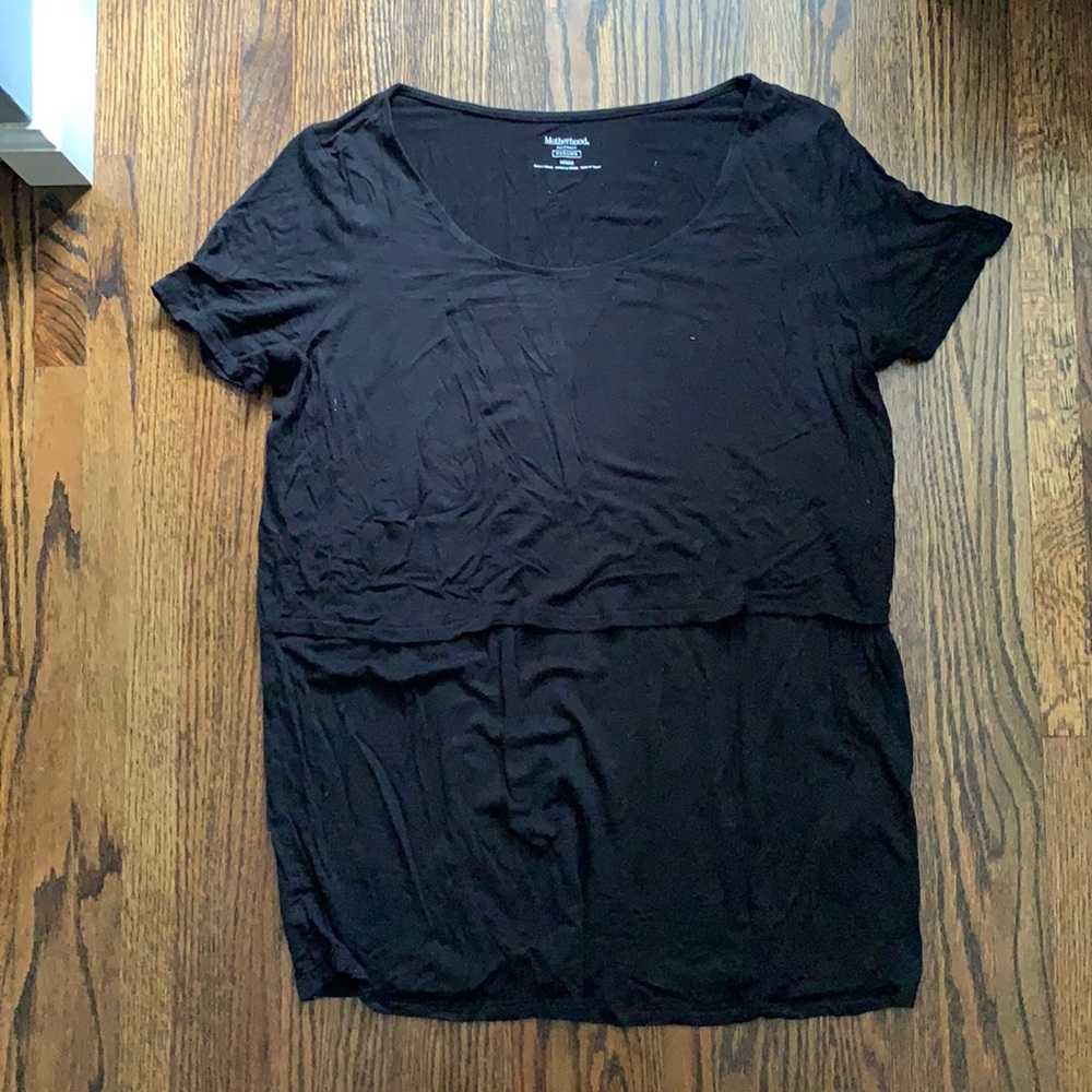 Slim Fit Lift Up Nursing Shirt in black